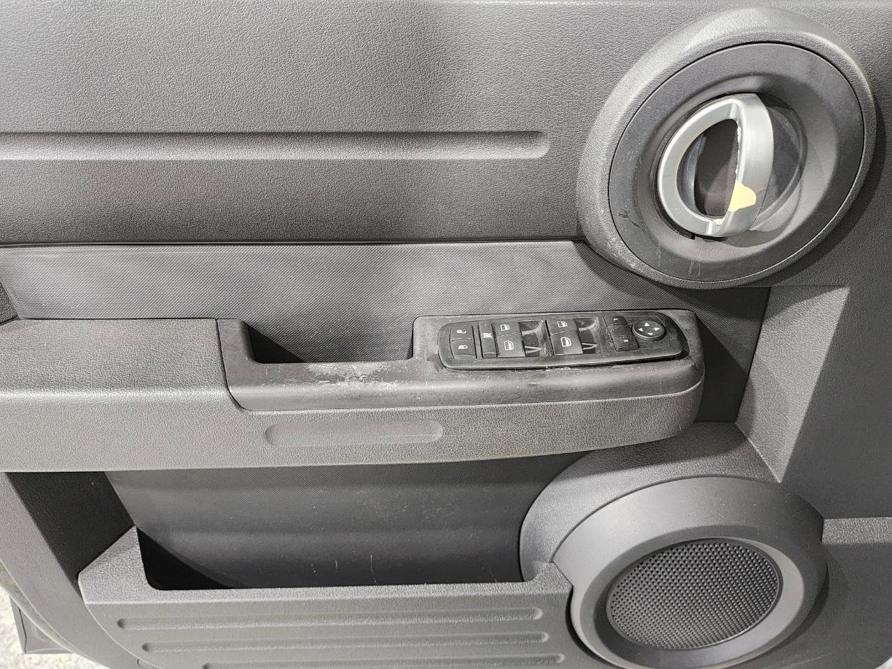 Used 2011 Dodge Nitro SE image 12