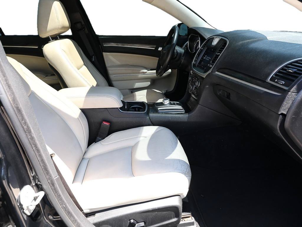 Used 2020 Chrysler 300 Touring L w/ Quick Order Package 2EF RWD image 21