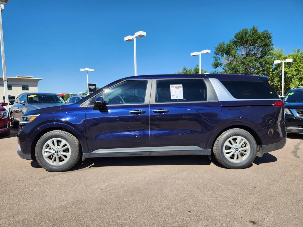 Used 2024 Kia Carnival LX image 4