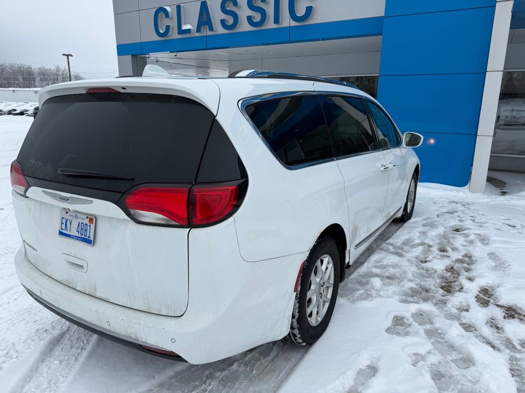 Used 2020 Chrysler Pacifica Touring-L image 5