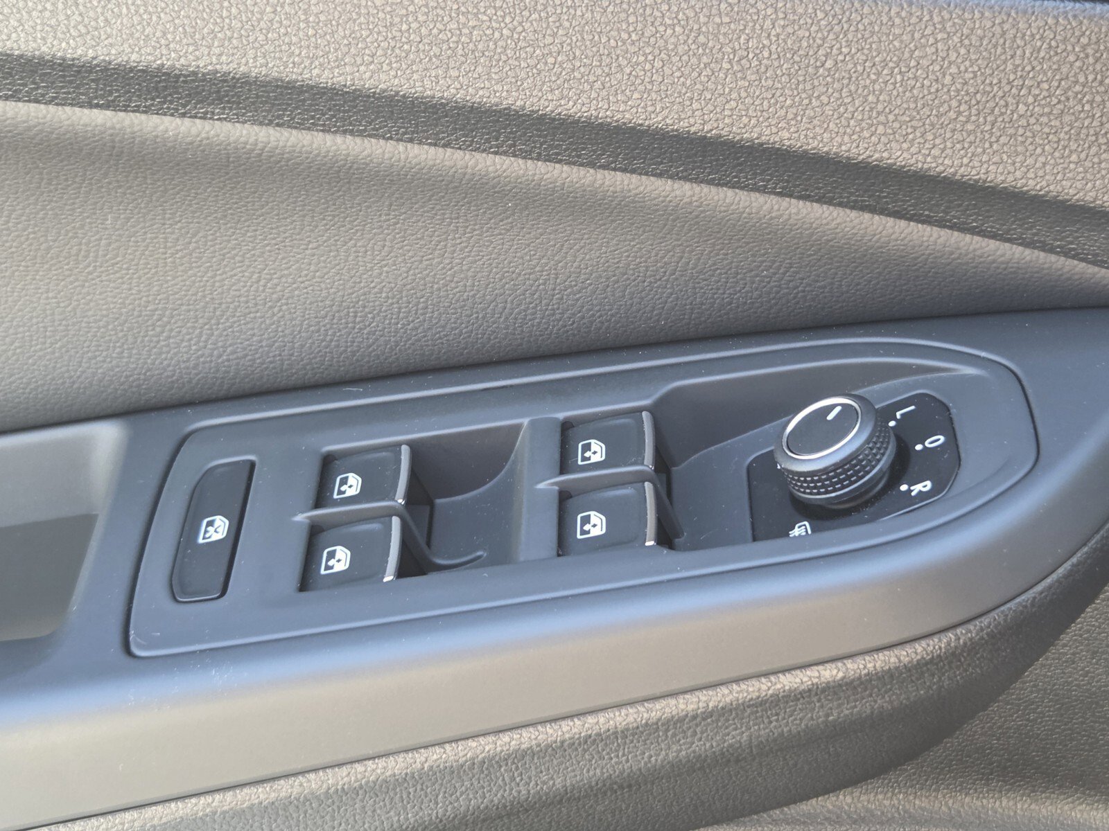 Used 2024 Volkswagen Golf R image 27