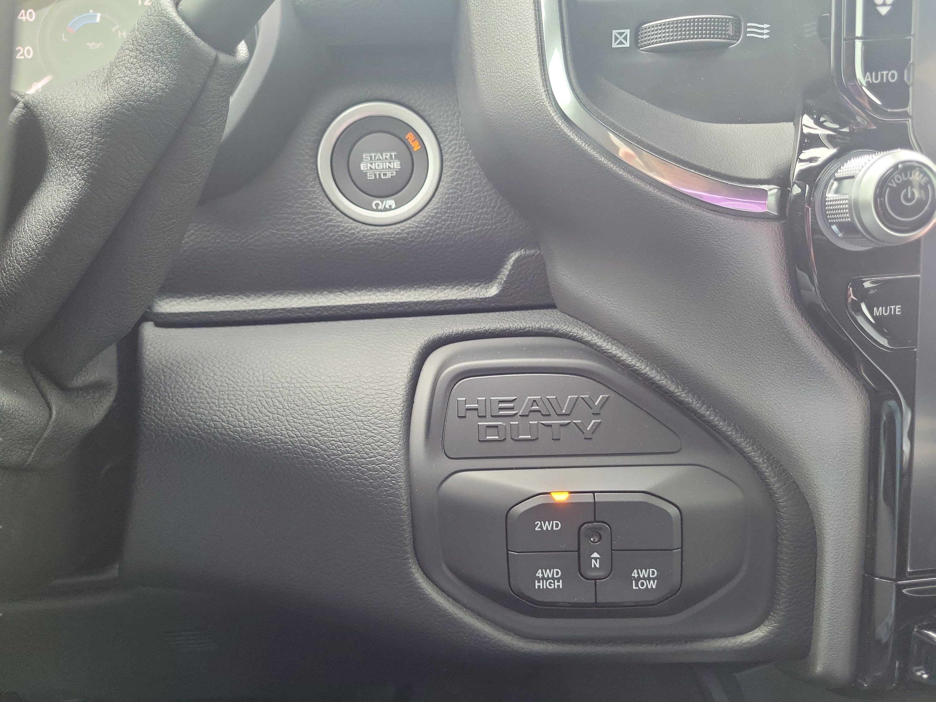 New 2026 RAM 2500 Laramie AWD/4WD image 31