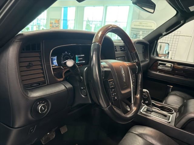 Used 2017 Lincoln Navigator L Reserve image 17