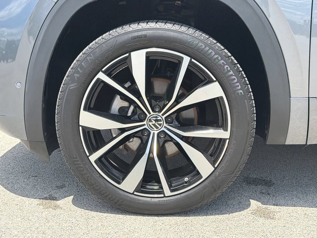Certified 2024 Volkswagen Atlas SEL Premium R-Line AWD/4WD image 35