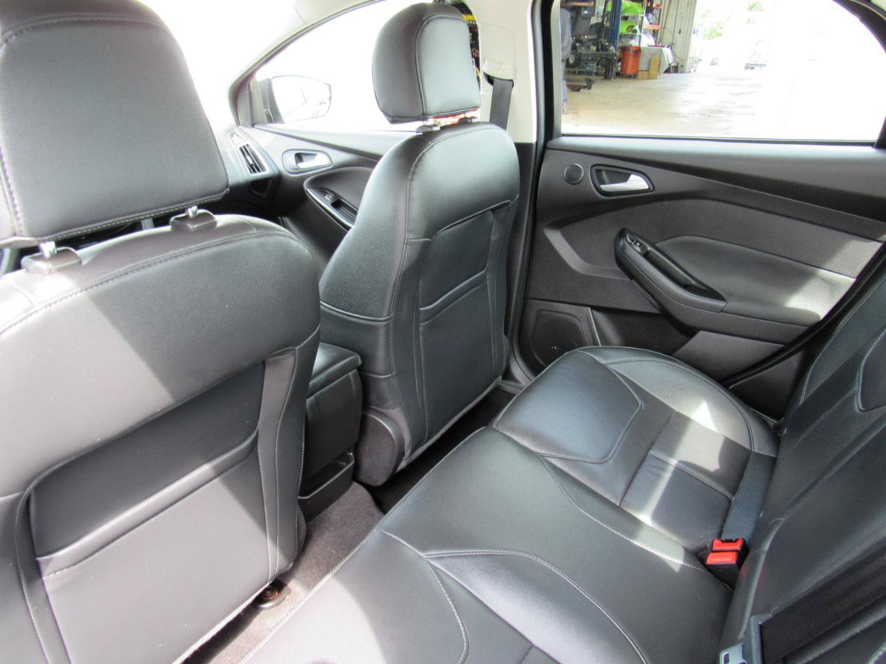 Used 2017 Ford Focus Titanium FWD image 39