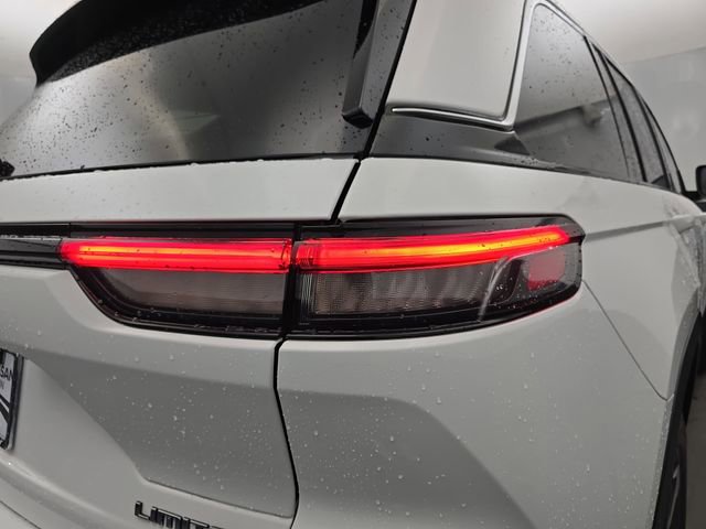 Used 2023 Jeep Grand Cherokee Limited image 19