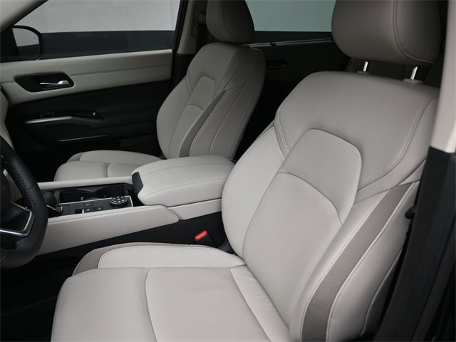 Certified 2025 Nissan Pathfinder SL image 19