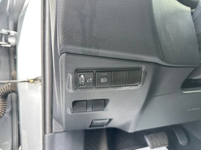 Used 2023 Toyota Corolla Cross XLE FWD image 21