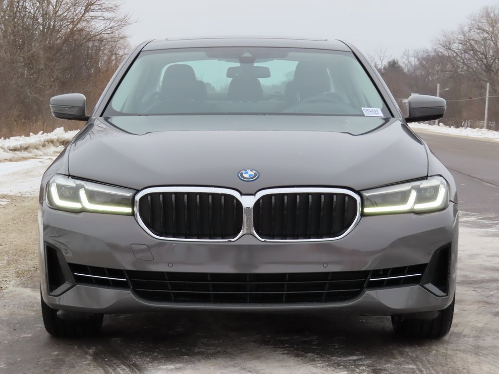Used 2022 BMW 530e xDrive w/ Premium Package image 16