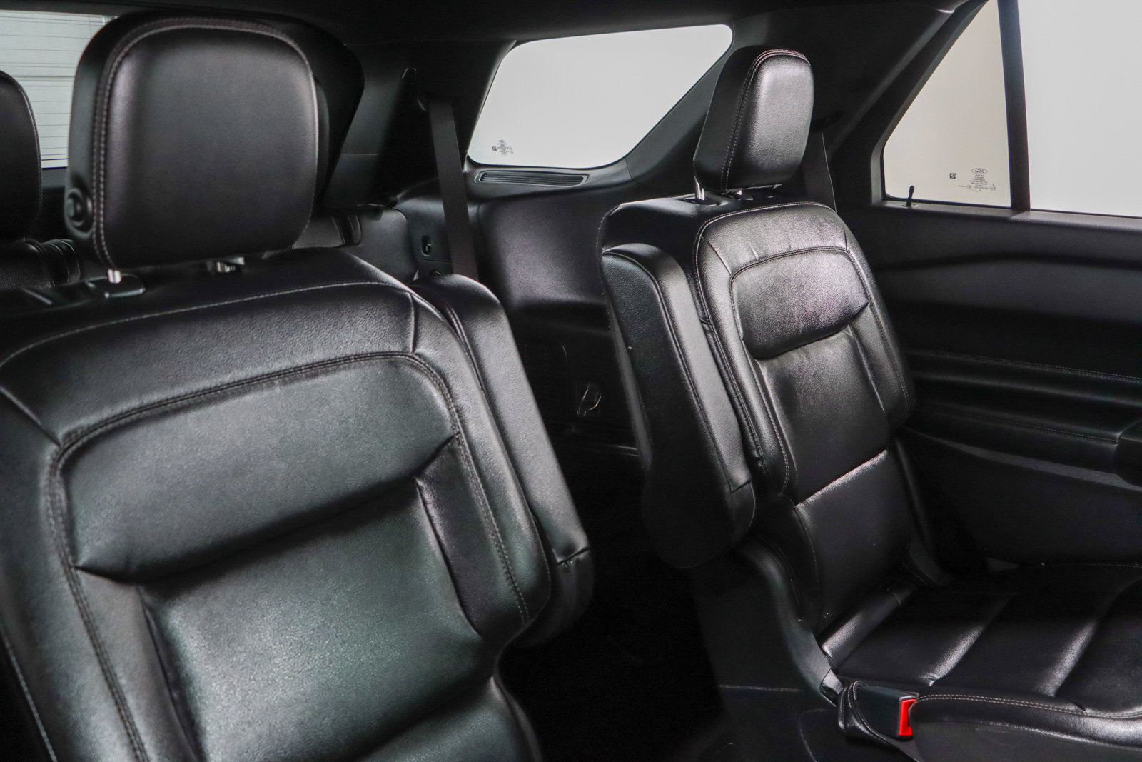 Used 2020 Ford Explorer XLT w/ Equipment Group 202A AWD/4WD image 28
