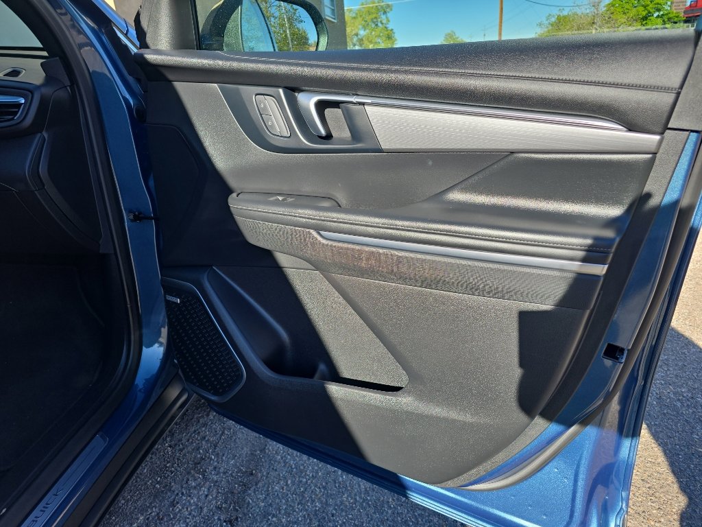 Used 2025 Buick Enclave Preferred image 25