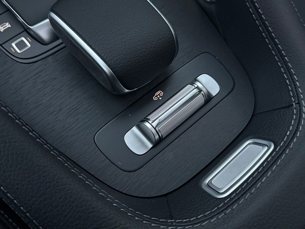 Used 2026 Mercedes-Benz GLS 450 4MATIC image 32
