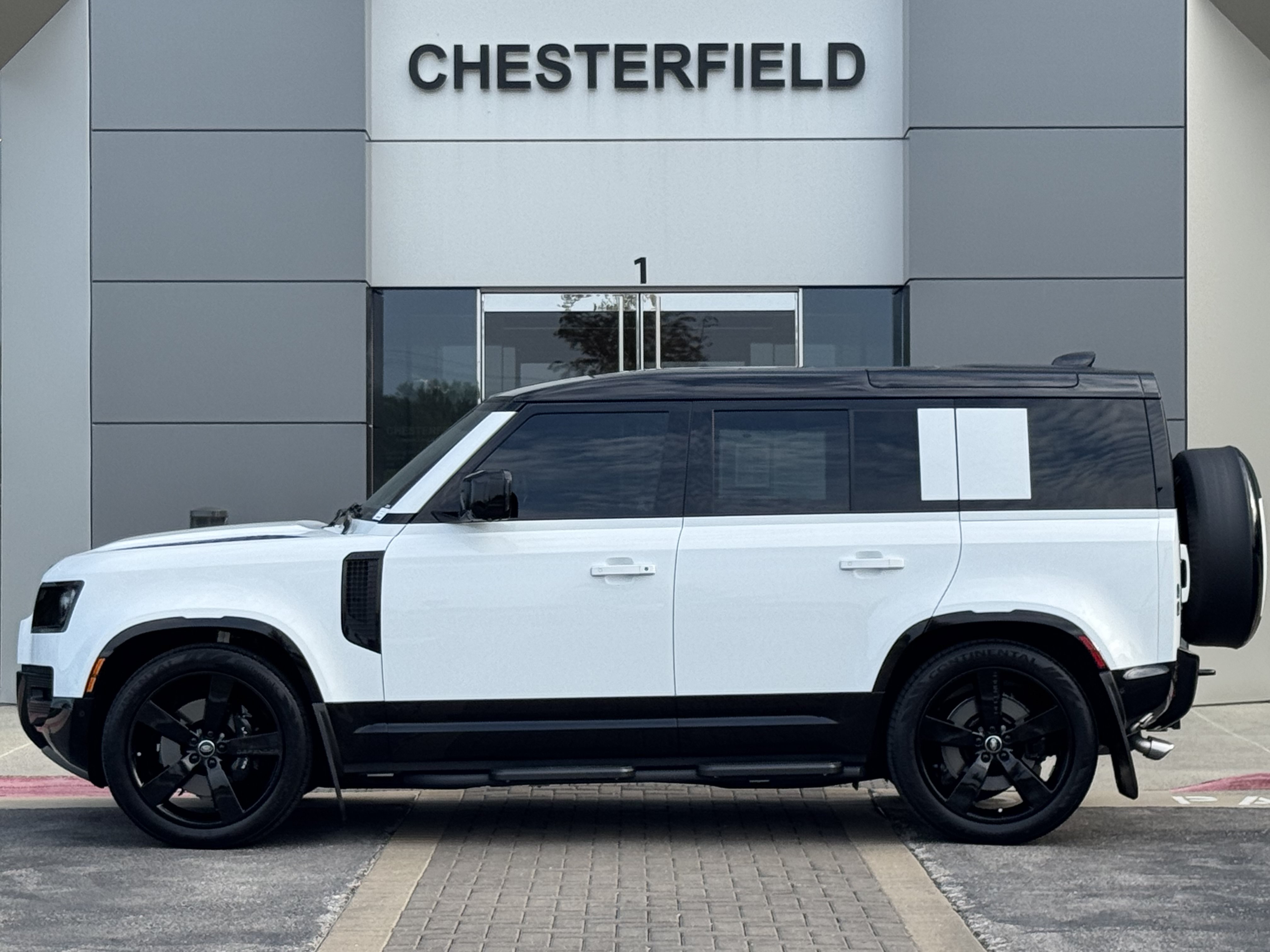 Certified 2025 Land Rover Defender 110 V8 AWD/4WD image 6