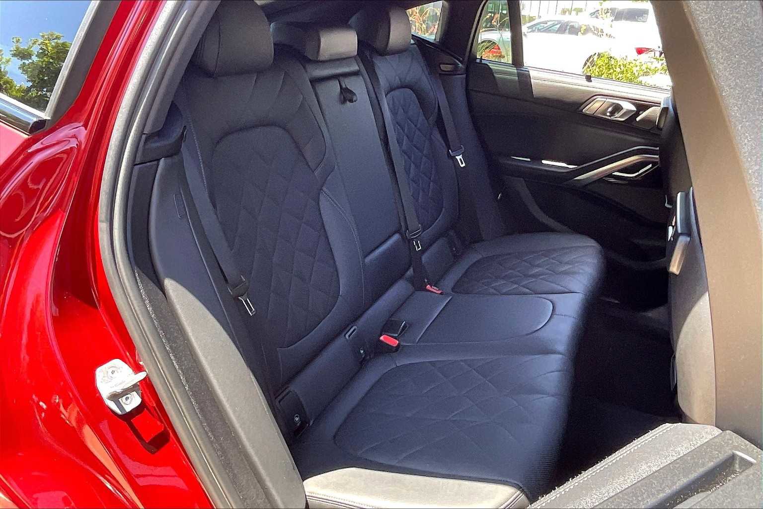Used 2023 BMW X6 xDrive40i w/ Executive Package image 35