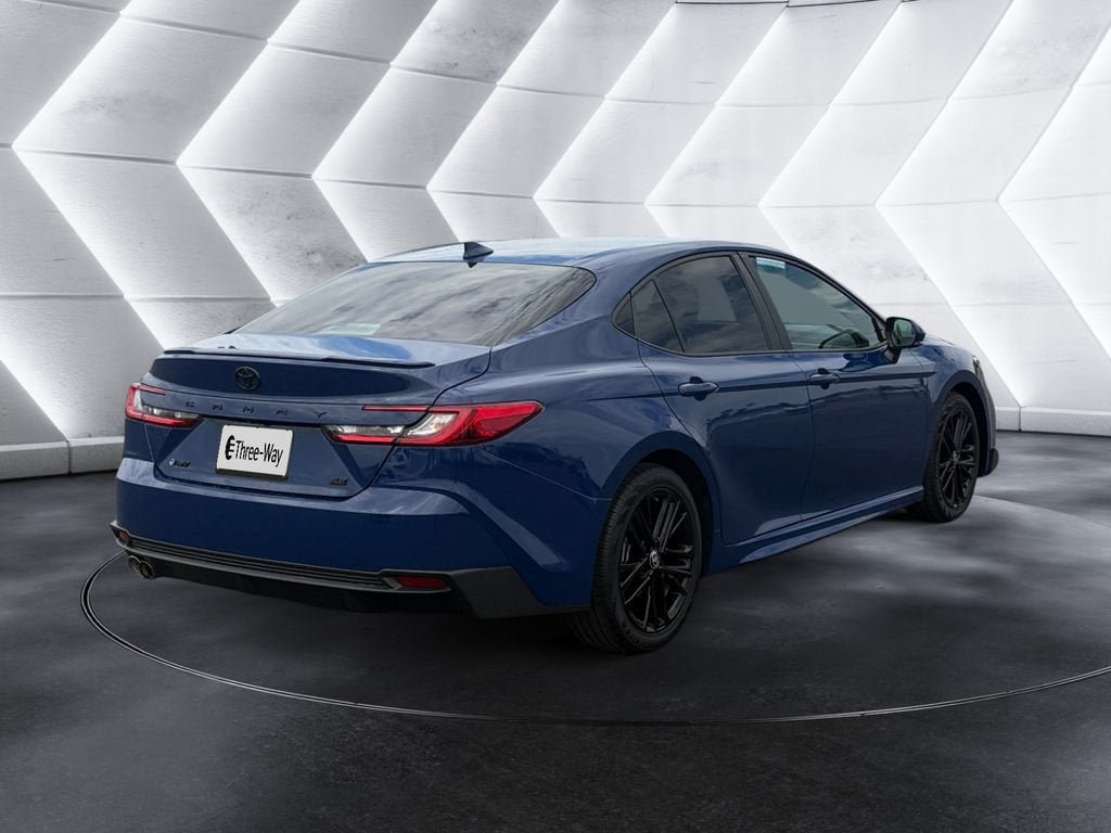 Used 2025 Toyota Camry SE FWD image 5
