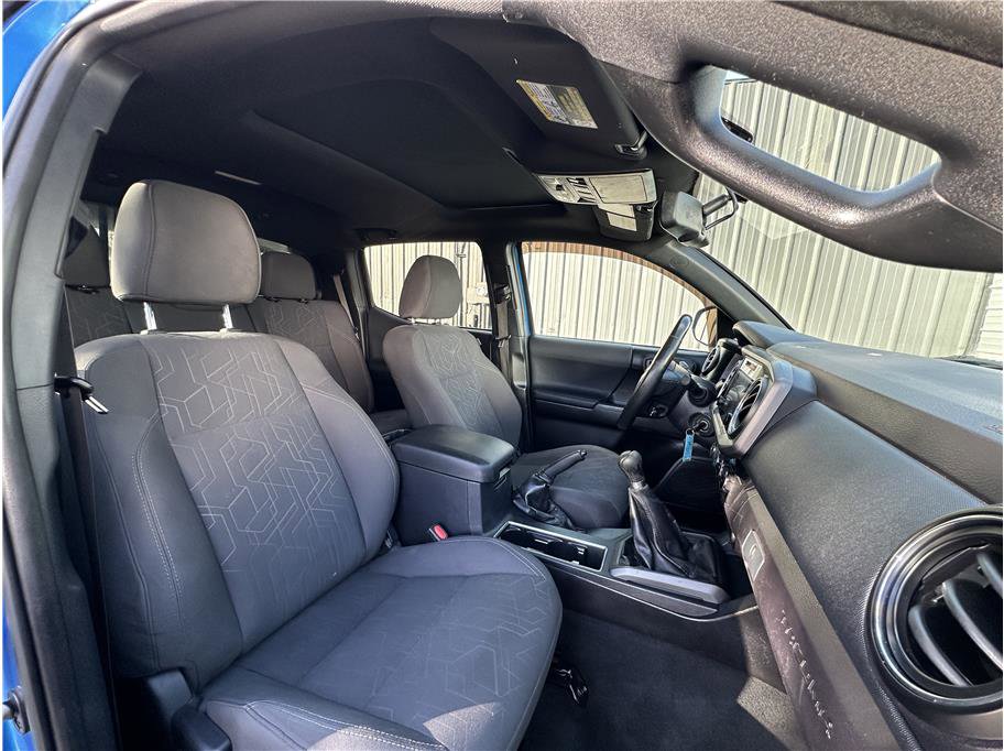 Used 2017 Toyota Tacoma TRD Off-Road image 4