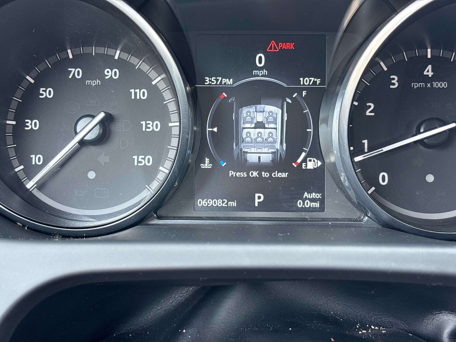 Used 2017 Land Rover Discovery Sport SE AWD/4WD image 16