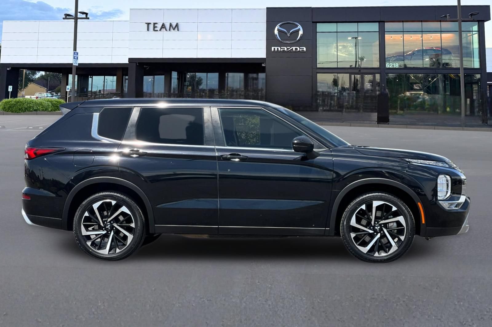 Used 2022 Mitsubishi Outlander SE FWD image 3