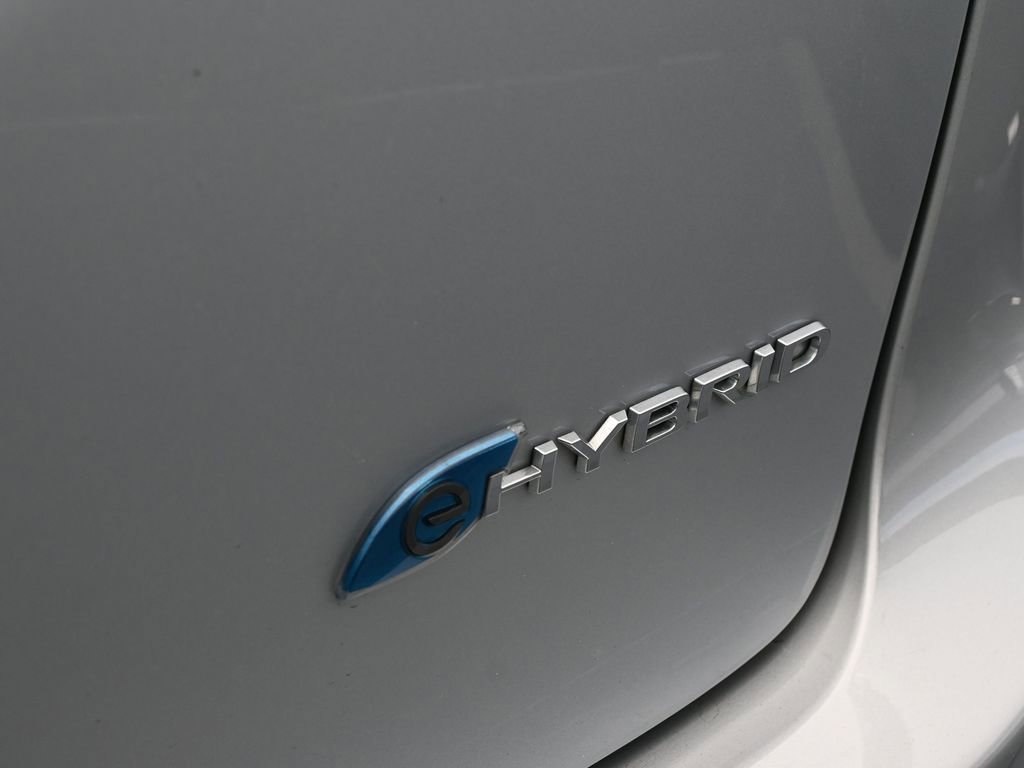 Used 2024 Chrysler Pacifica Select image 37