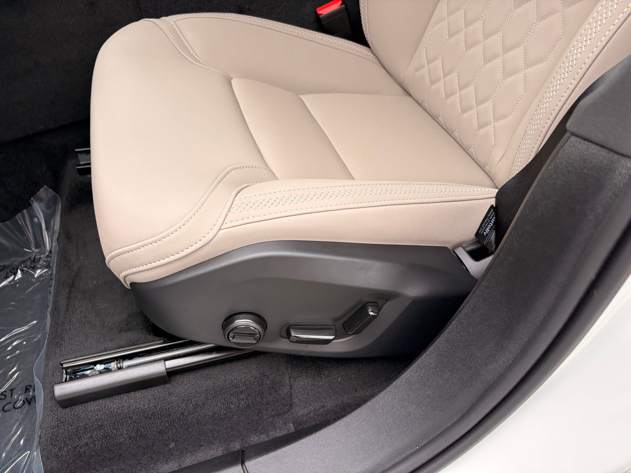 New 2026 Volvo XC90 B6 Plus w/ Protection Package image 13