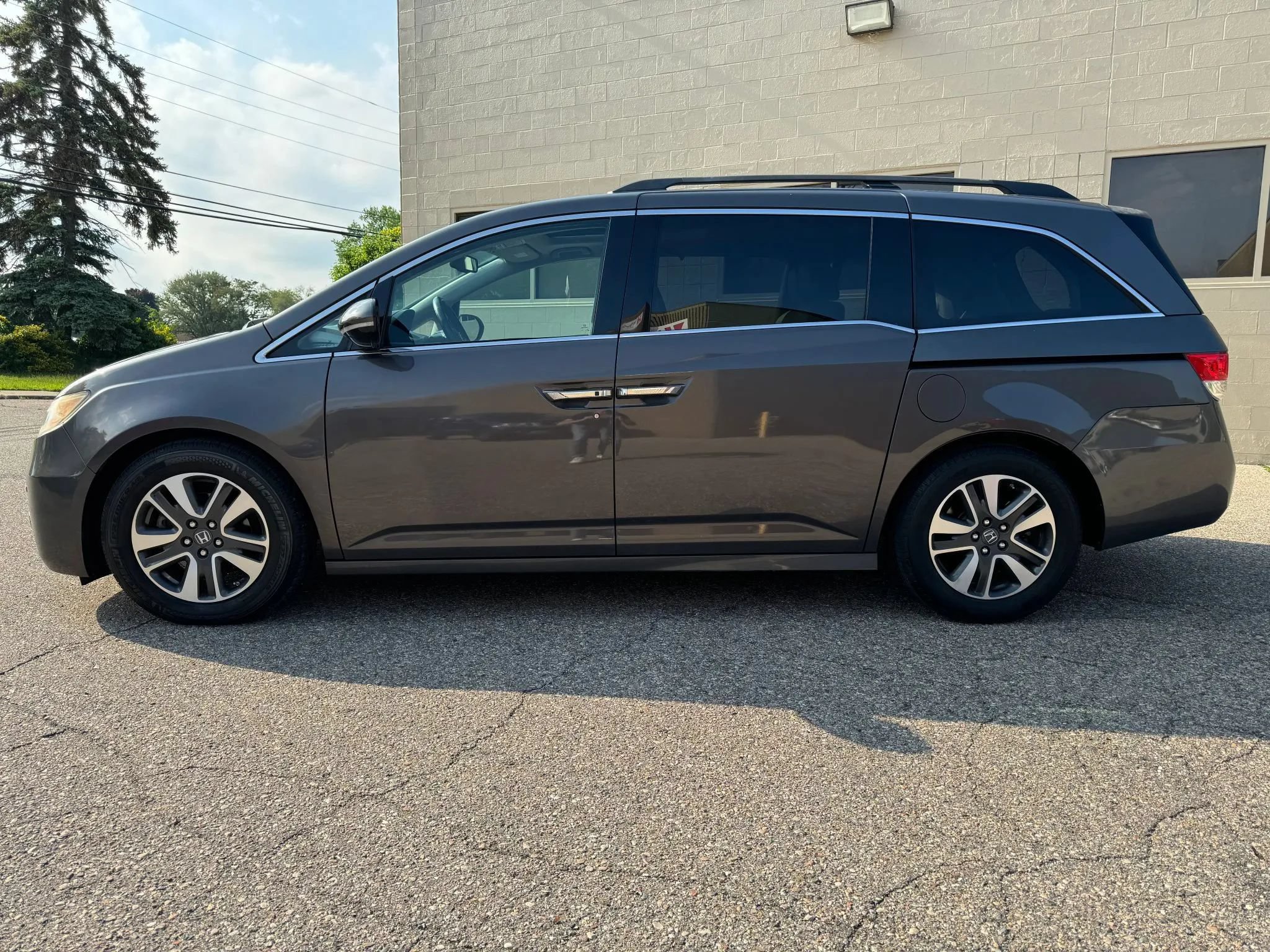 Used 2014 Honda Odyssey Touring image 5