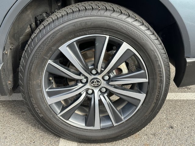 Certified 2023 Toyota Venza LE AWD/4WD image 34