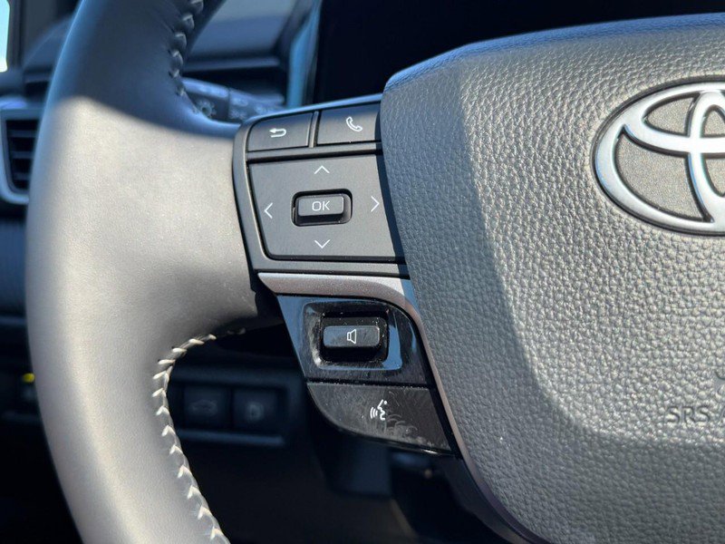 Used 2025 Toyota Camry SE w/ Multimedia Upgrade Package image 17