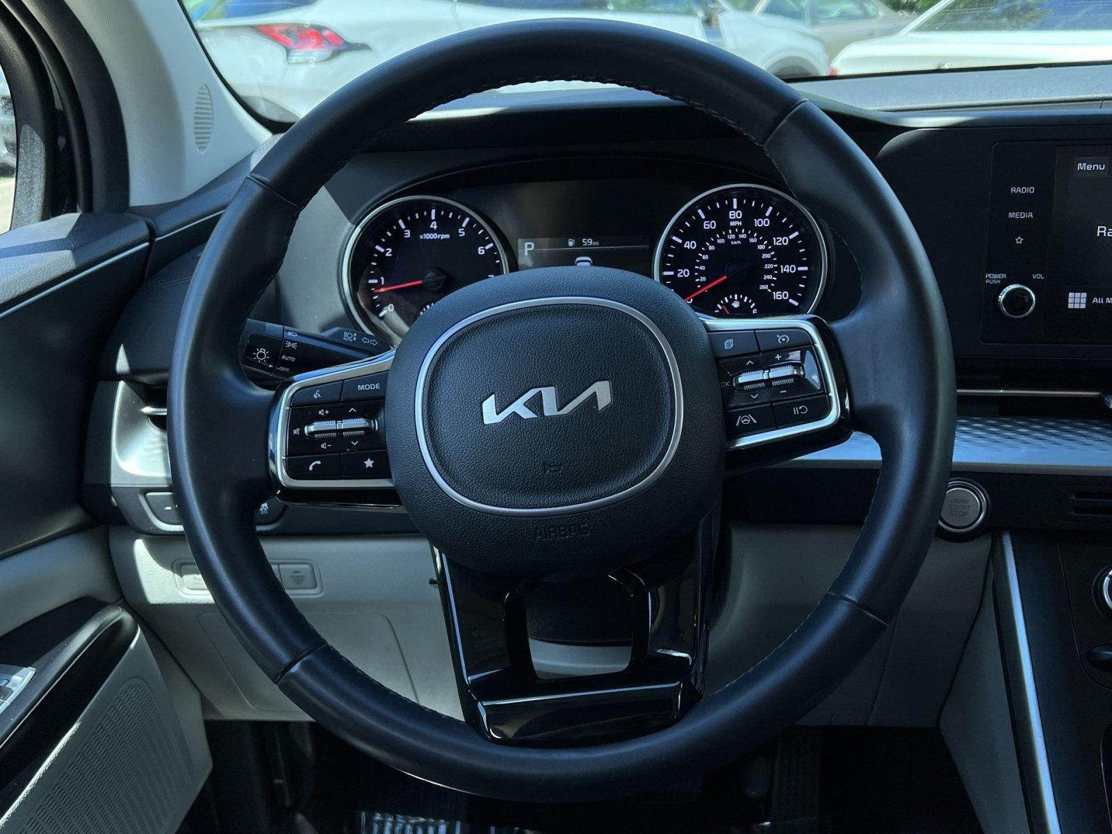 Used 2024 Kia Carnival LX FWD image 39