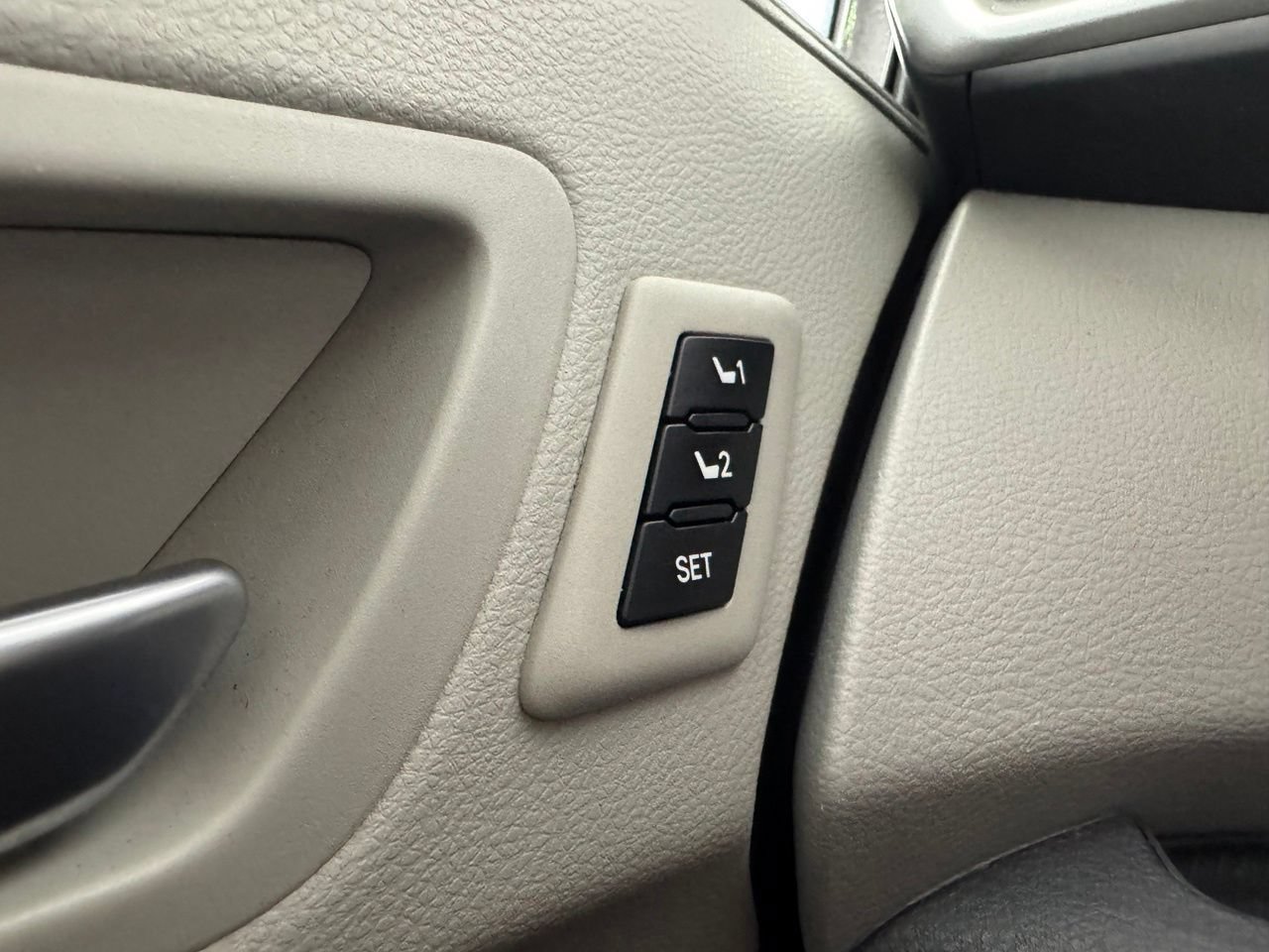 Used 2021 Toyota Sienna Limited FWD image 28