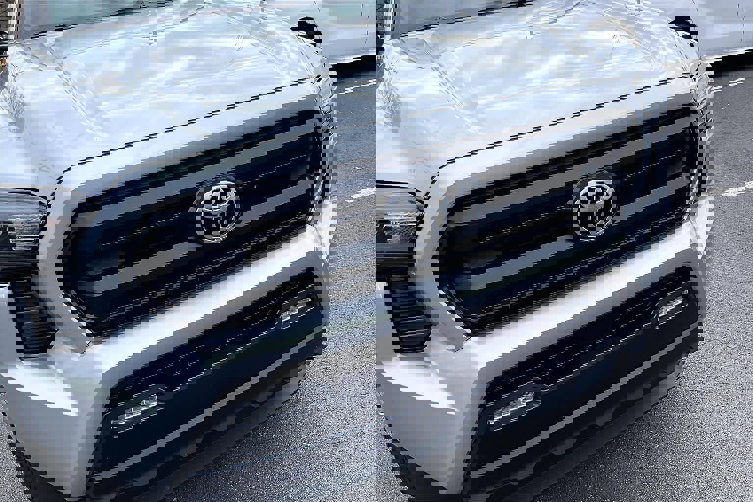 Certified 2025 Toyota Tacoma SR5 image 27