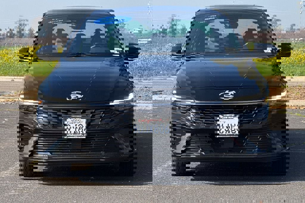 Used 2025 Hyundai Elantra Limited image 6