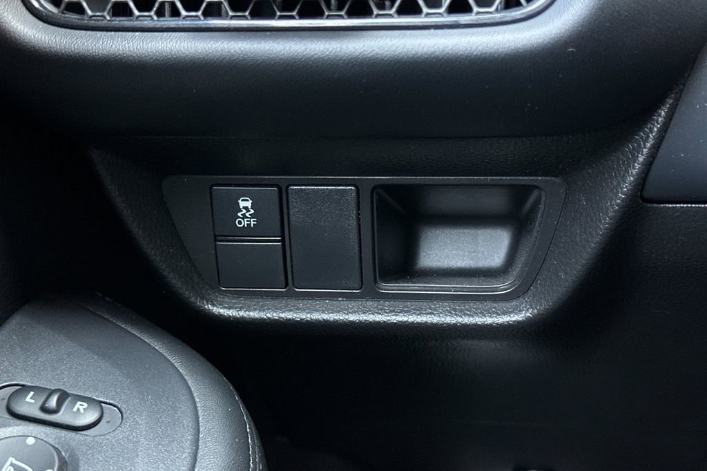 Certified 2025 Honda HR-V LX image 30