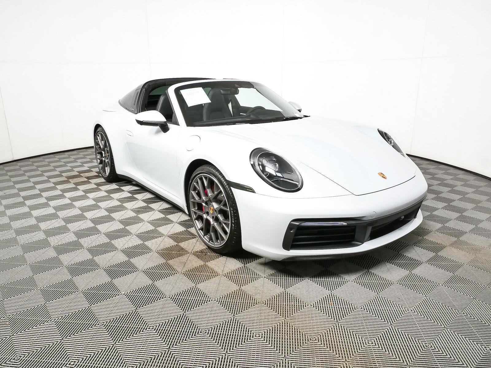 Certified 2024 Porsche 911 Targa 4S w/ Premium Package AWD/4WD image 38