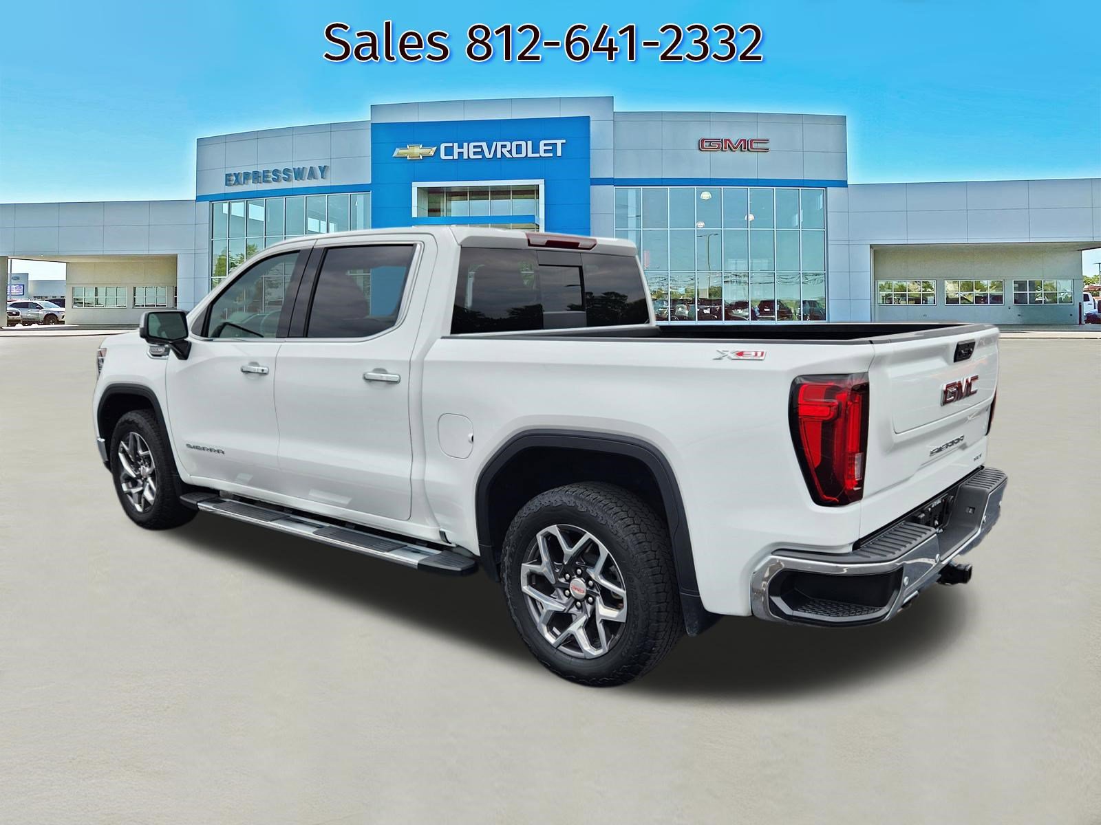 Used 2024 GMC Sierra 1500 SLT w/ SLT Premium Plus Package AWD/4WD image 5