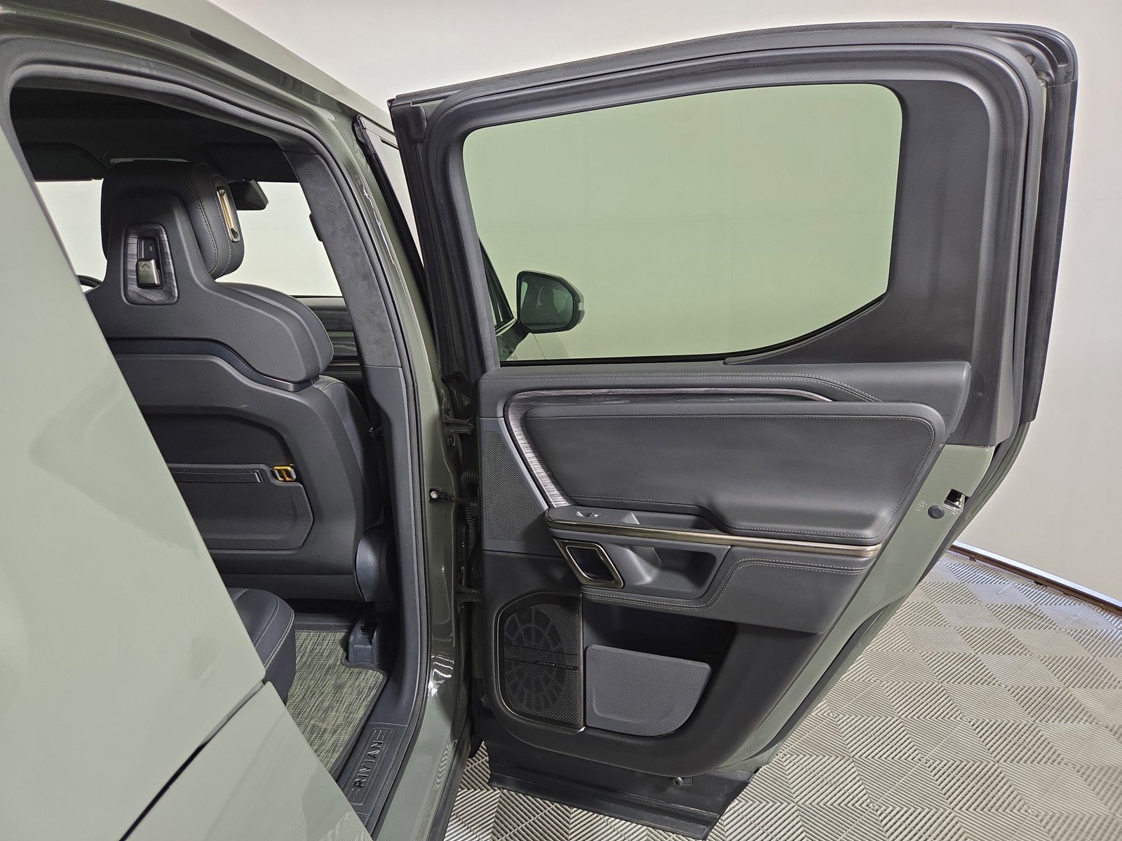 Used 2022 Rivian R1T Launch Edition image 19