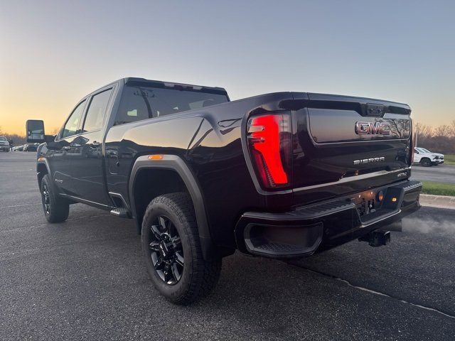 Used 2024 GMC Sierra 2500 AT4 image 5