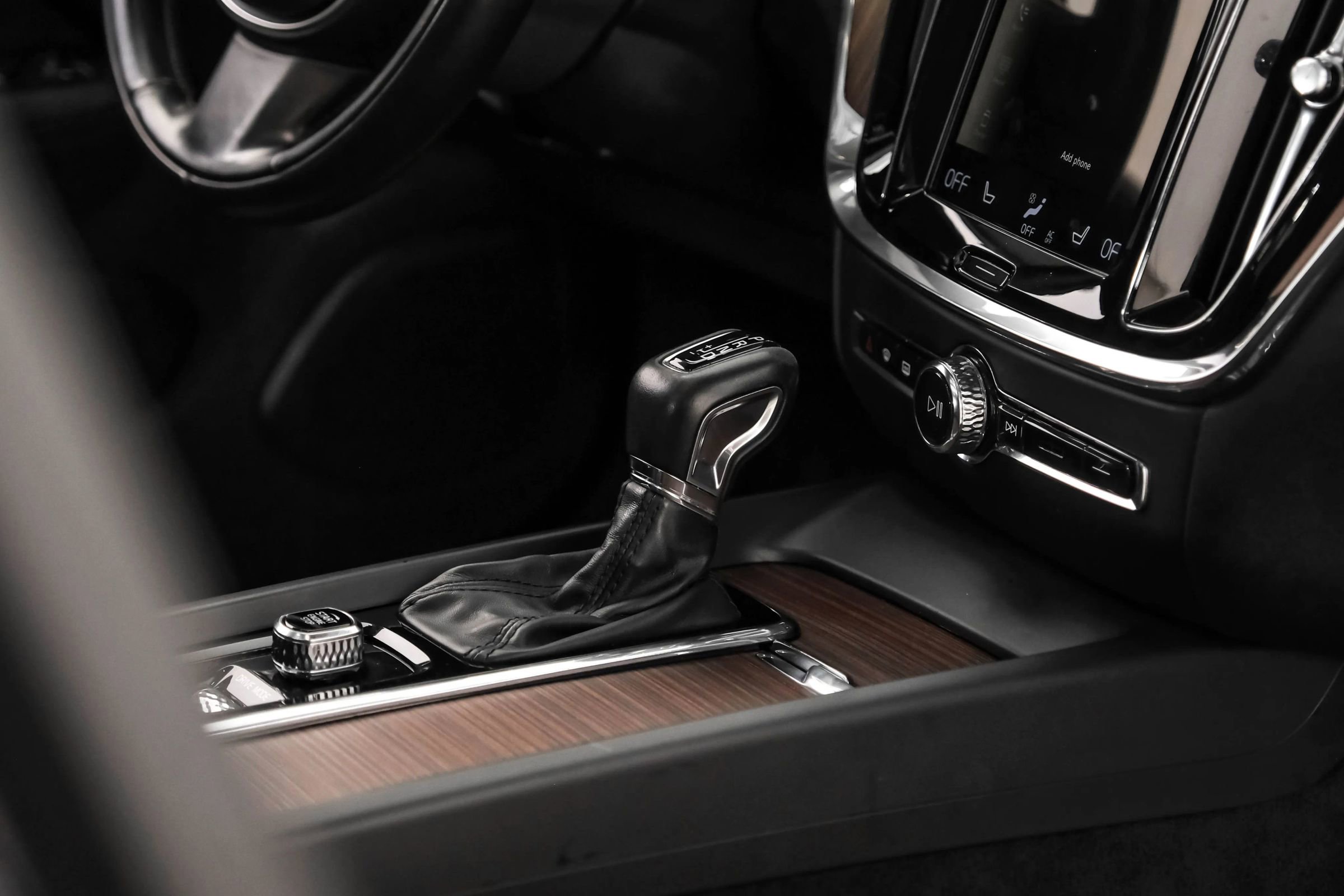 Used 2021 Volvo V60 T5 Momentum w/ Climate Package image 23