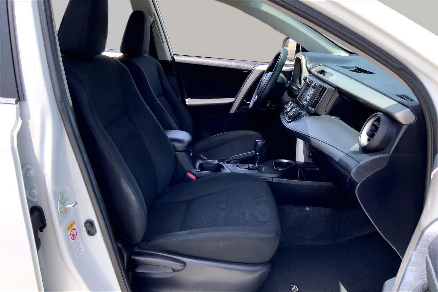 Used 2016 Toyota RAV4 LE FWD image 9
