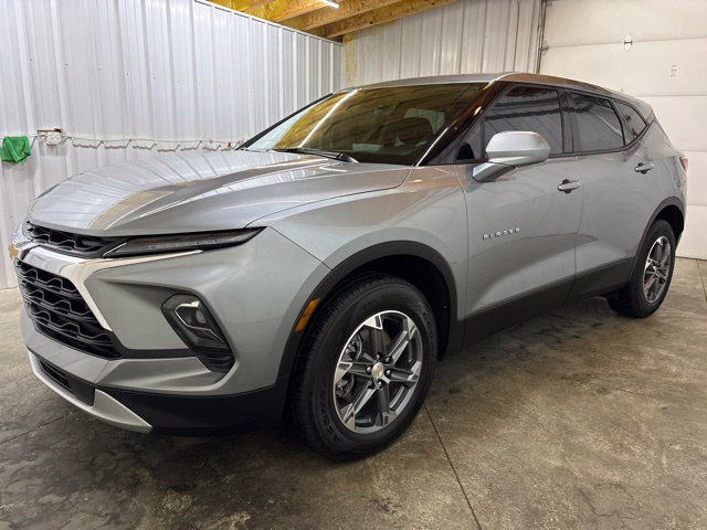 Used 2025 Chevrolet Blazer LT FWD image 3