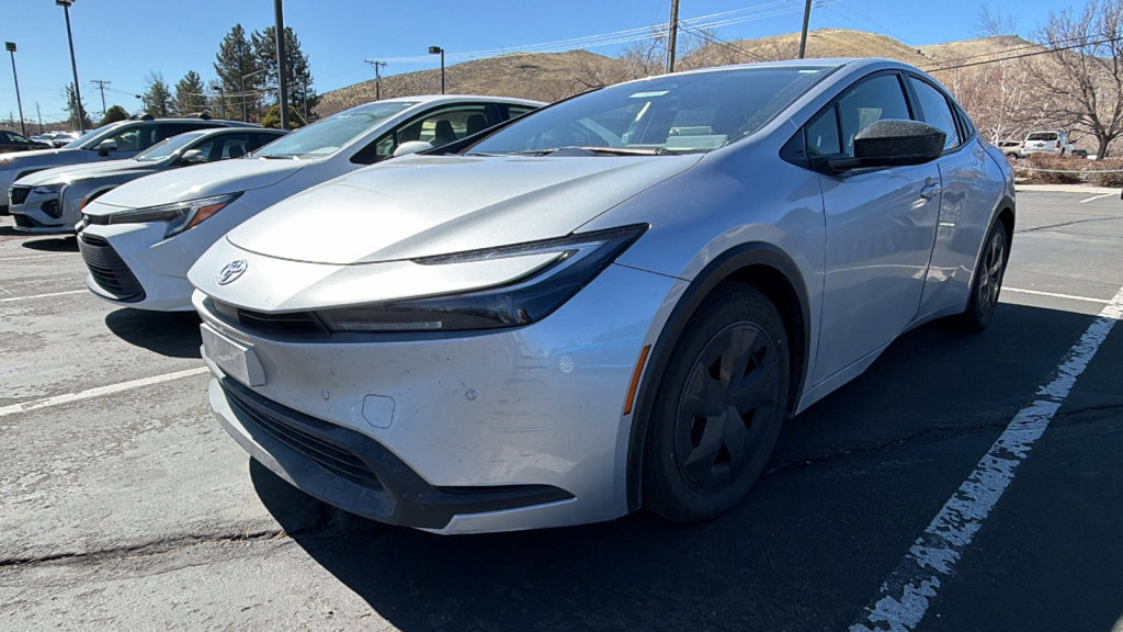 Used 2023 Toyota Prius LE image 4