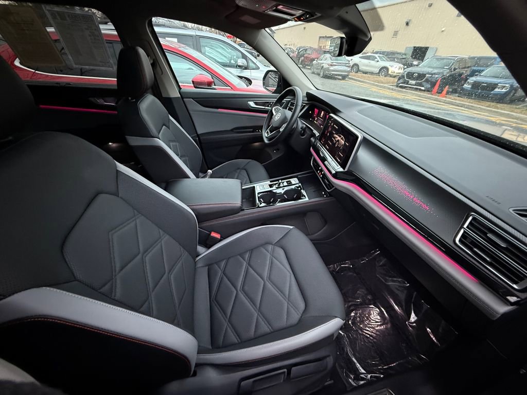 Used 2025 Volkswagen Atlas Peak Edition SE image 20