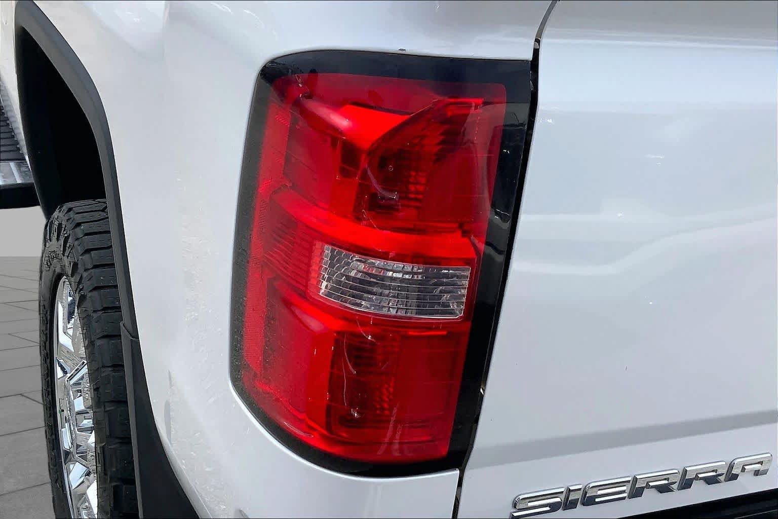 Used 2019 GMC Sierra 2500 Denali w/ Duramax Plus Package AWD/4WD image 29