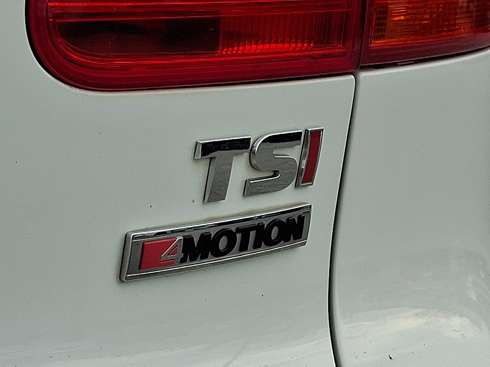 Used 2016 Volkswagen Tiguan S image 28