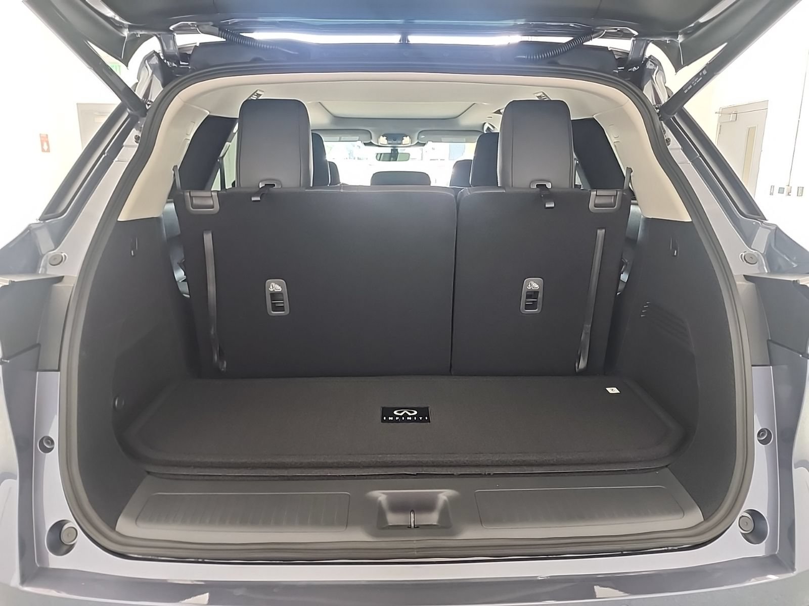 Certified 2026 INFINITI QX60 Luxe w/ Cargo Package AWD/4WD image 14