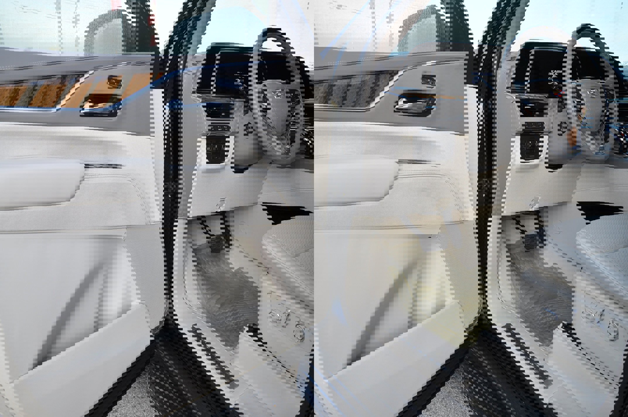 Used 2021 Cadillac Escalade Premium Luxury Platinum image 11