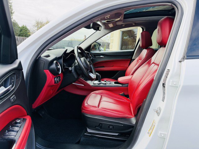 Used 2021 Alfa Romeo Stelvio Sprint w/ Nero Edizione image 5