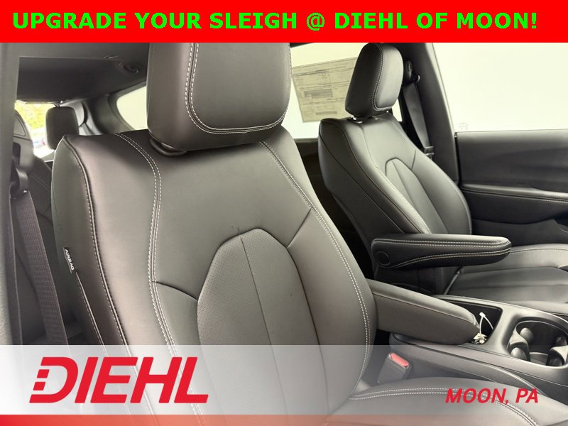 New 2026 Chrysler Pacifica Select image 16