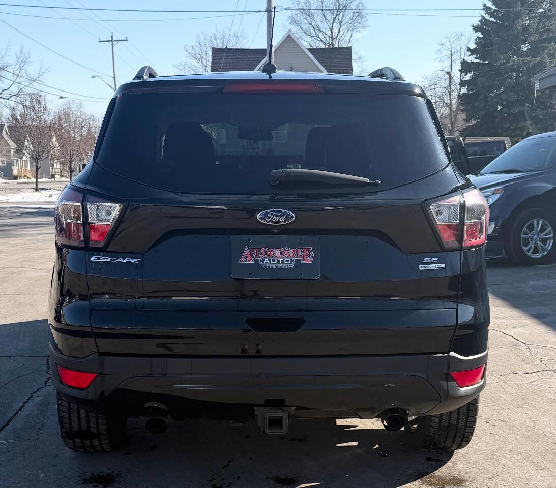 Used 2017 Ford Escape SE w/ SE Sport Appearance Package AWD/4WD image 13