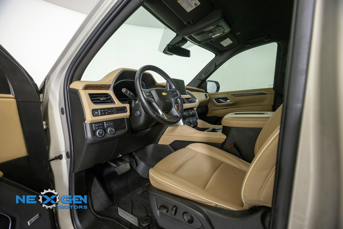 Used 2022 Chevrolet Suburban Premier AWD/4WD image 10