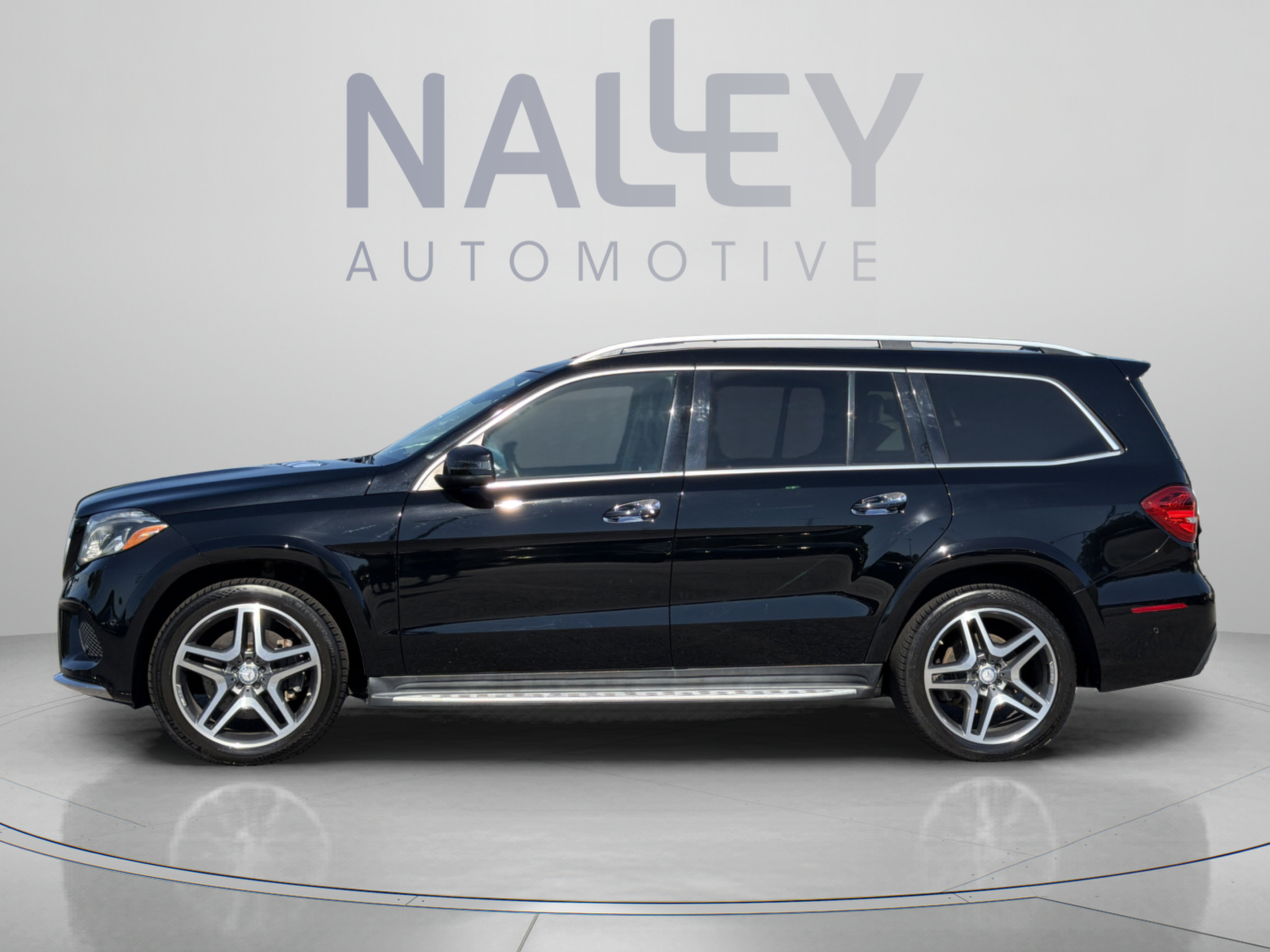 Used 2017 Mercedes-Benz GLS 550 4MATIC image 2